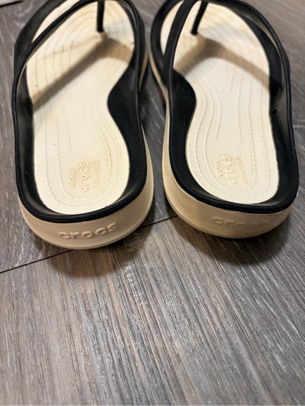 CROCS Women's Swiftwater      Black and Cream Flip-Flop Size 8 - Picture 2 of 7